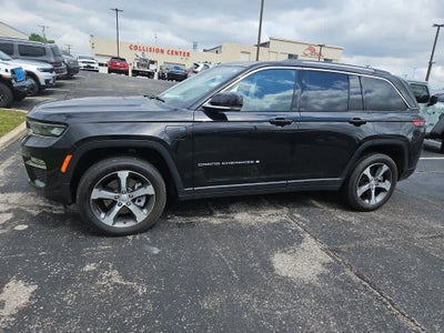 2023 Jeep Grand Cherokee Base