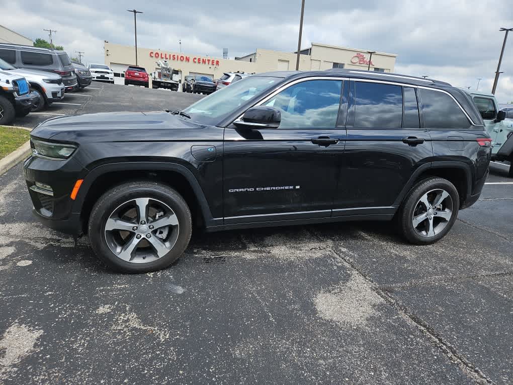 2023 Jeep Grand Cherokee Base