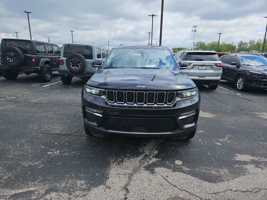 2023 Jeep Grand Cherokee Base