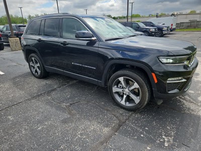 2023 Jeep Grand Cherokee Base