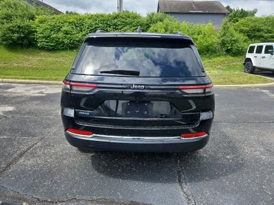 2023 Jeep Grand Cherokee Base
