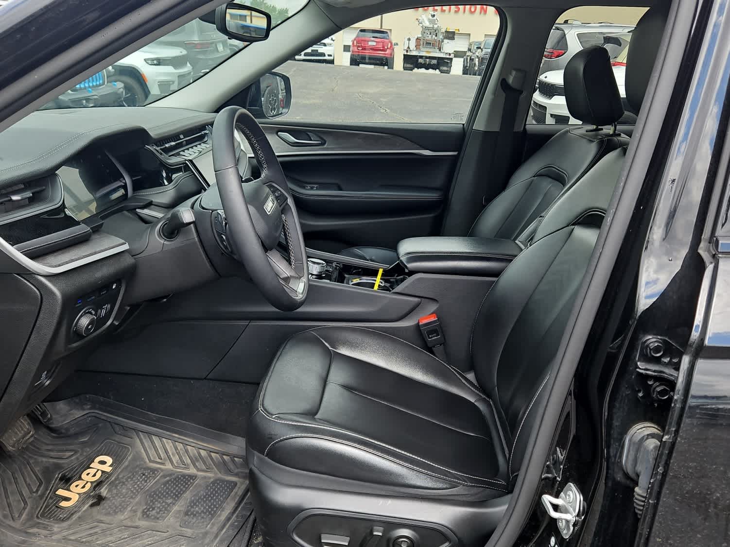 2023 Jeep Grand Cherokee Base