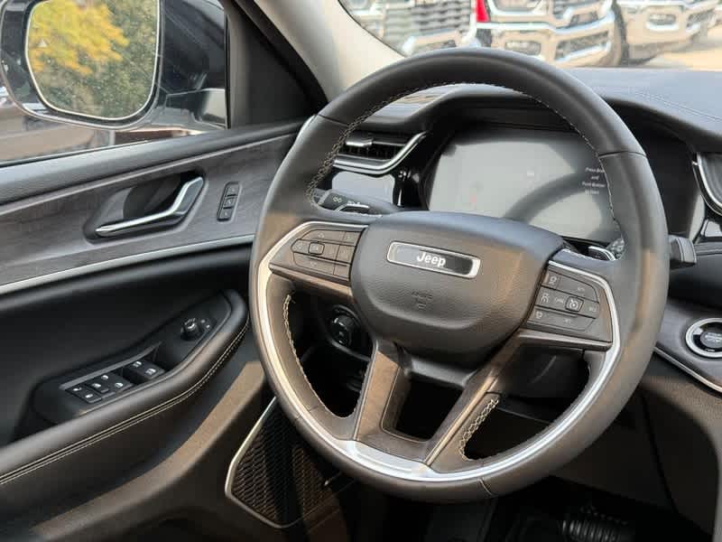 2024 Jeep Grand Cherokee Anniversary Edition