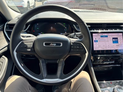 2022 Jeep Grand Cherokee Base