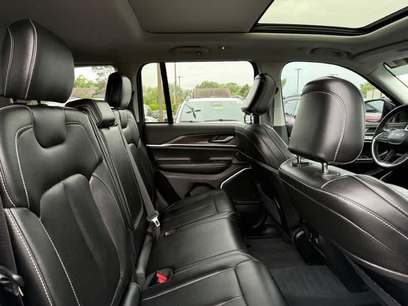 2023 Jeep Grand Cherokee Base