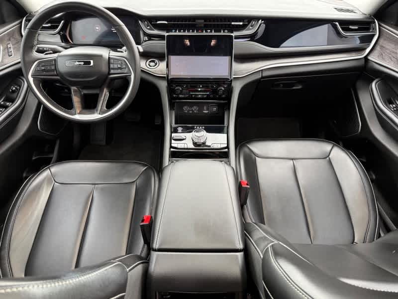 2023 Jeep Grand Cherokee Base