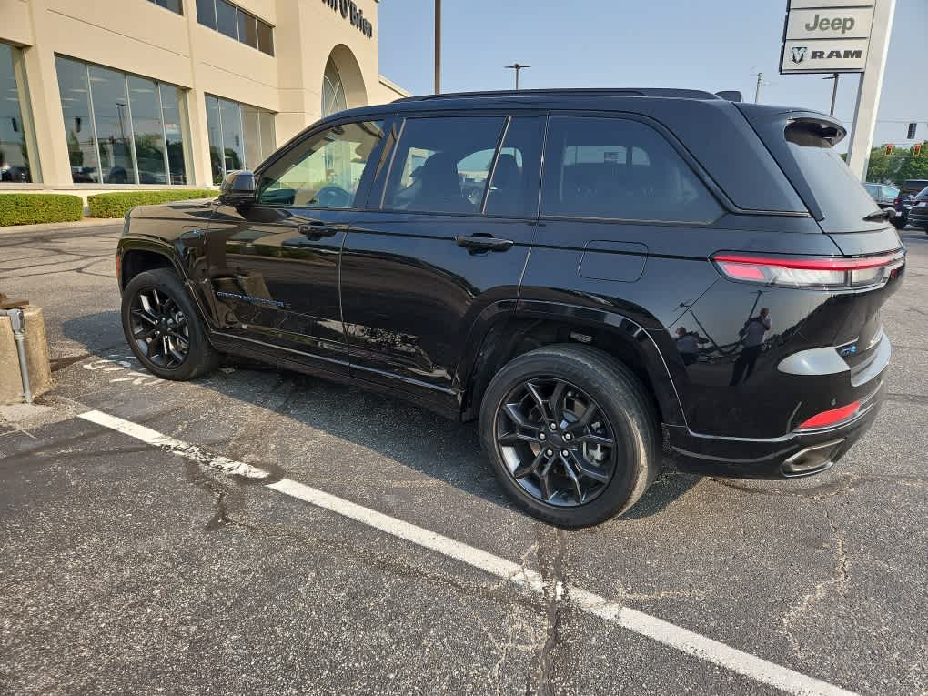 2024 Jeep Grand Cherokee Anniversary Edition