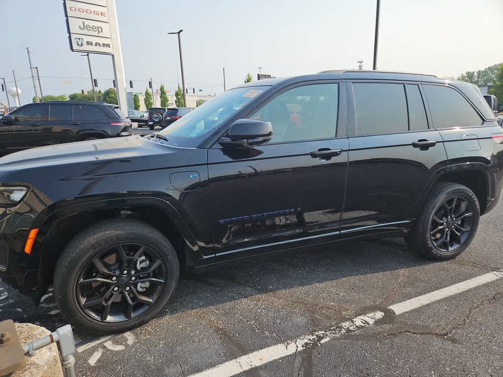 2024 Jeep Grand Cherokee Anniversary Edition