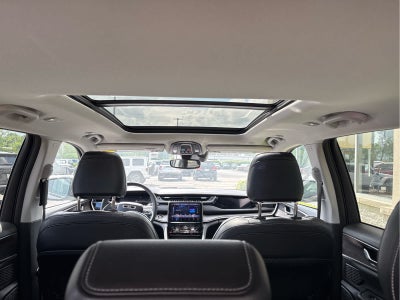 2023 Jeep Grand Cherokee Base