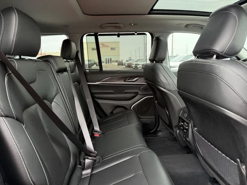 2023 Jeep Grand Cherokee Base