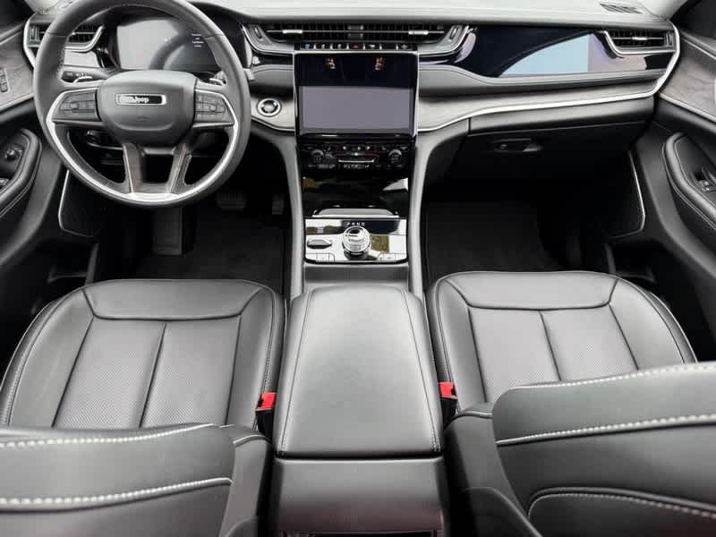 2023 Jeep Grand Cherokee Base