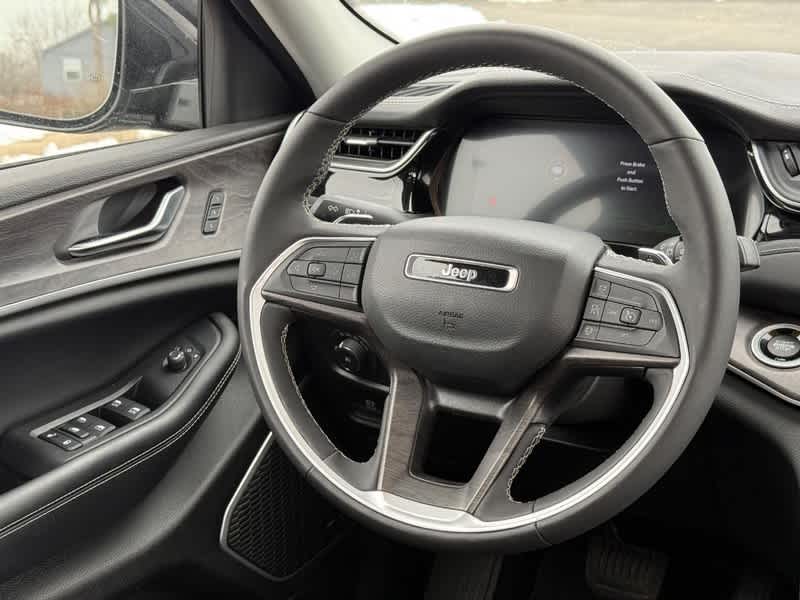 2023 Jeep Grand Cherokee Base