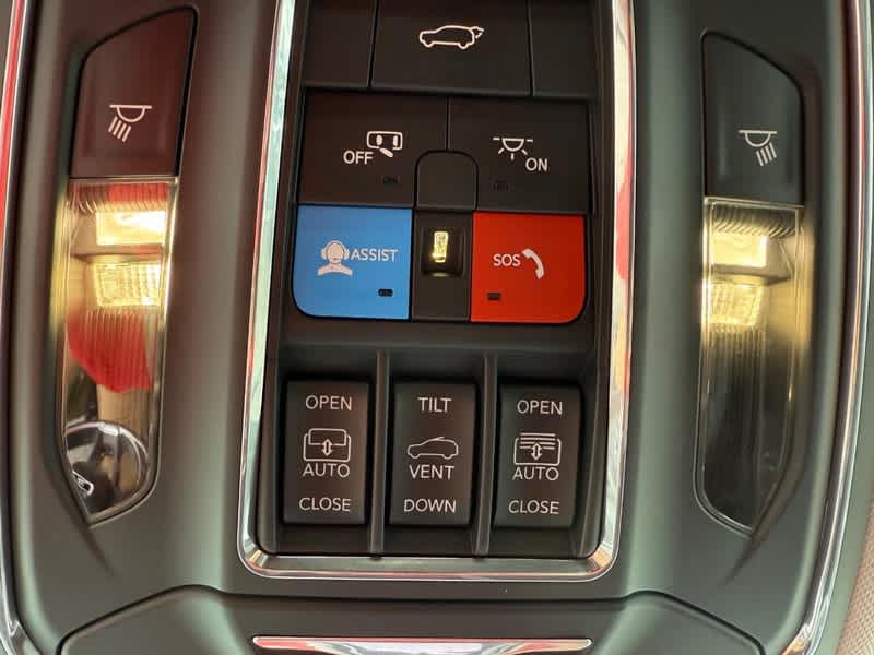 2023 Jeep Grand Cherokee Base