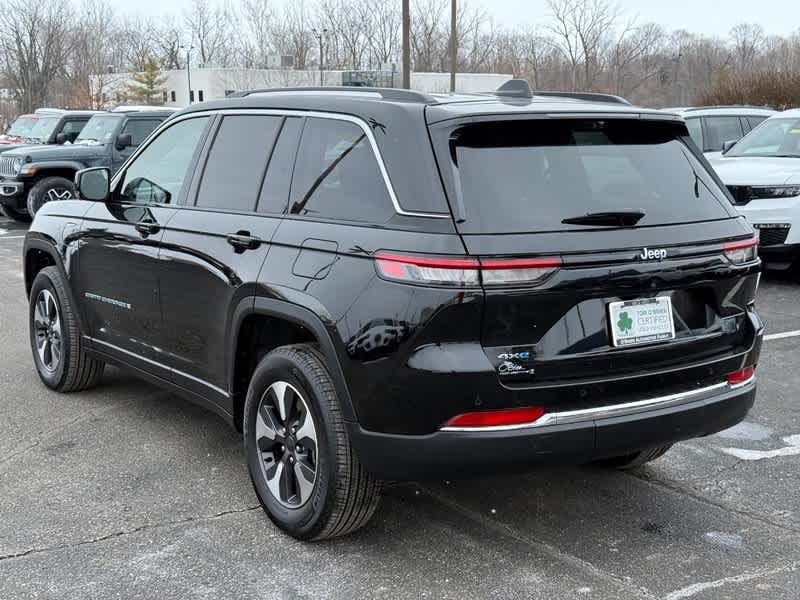 2023 Jeep Grand Cherokee Base