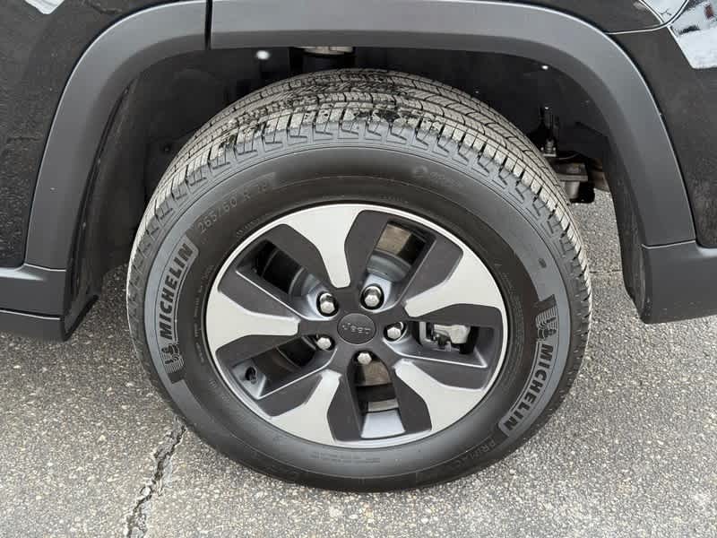 2023 Jeep Grand Cherokee Base