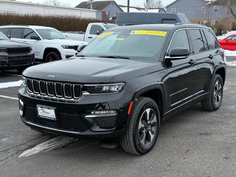 2023 Jeep Grand Cherokee Base