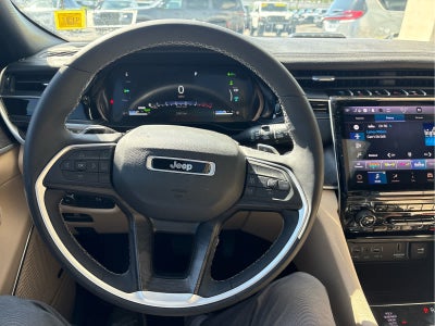 2024 Jeep Grand Cherokee Base