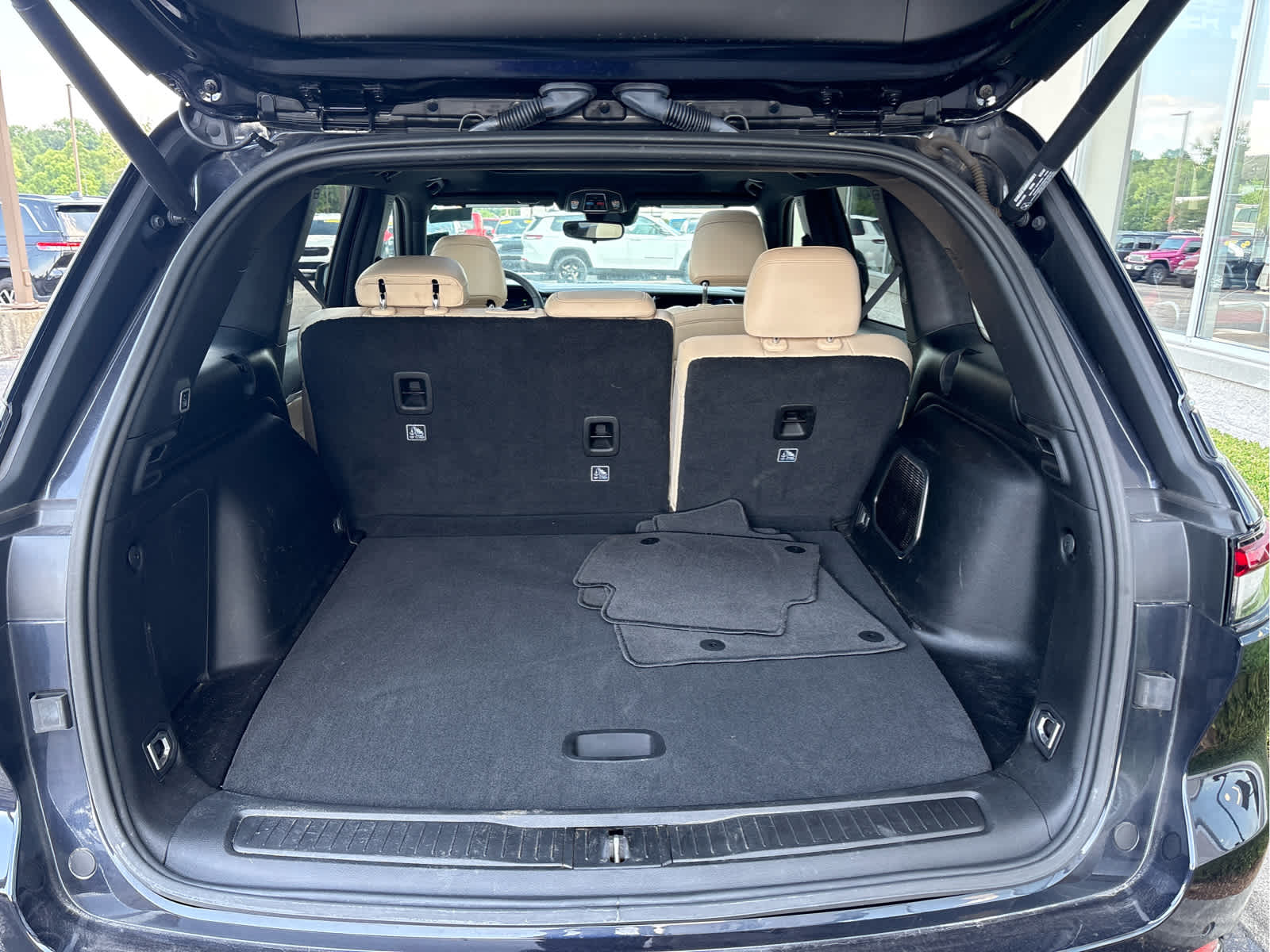 2023 Jeep Grand Cherokee Base