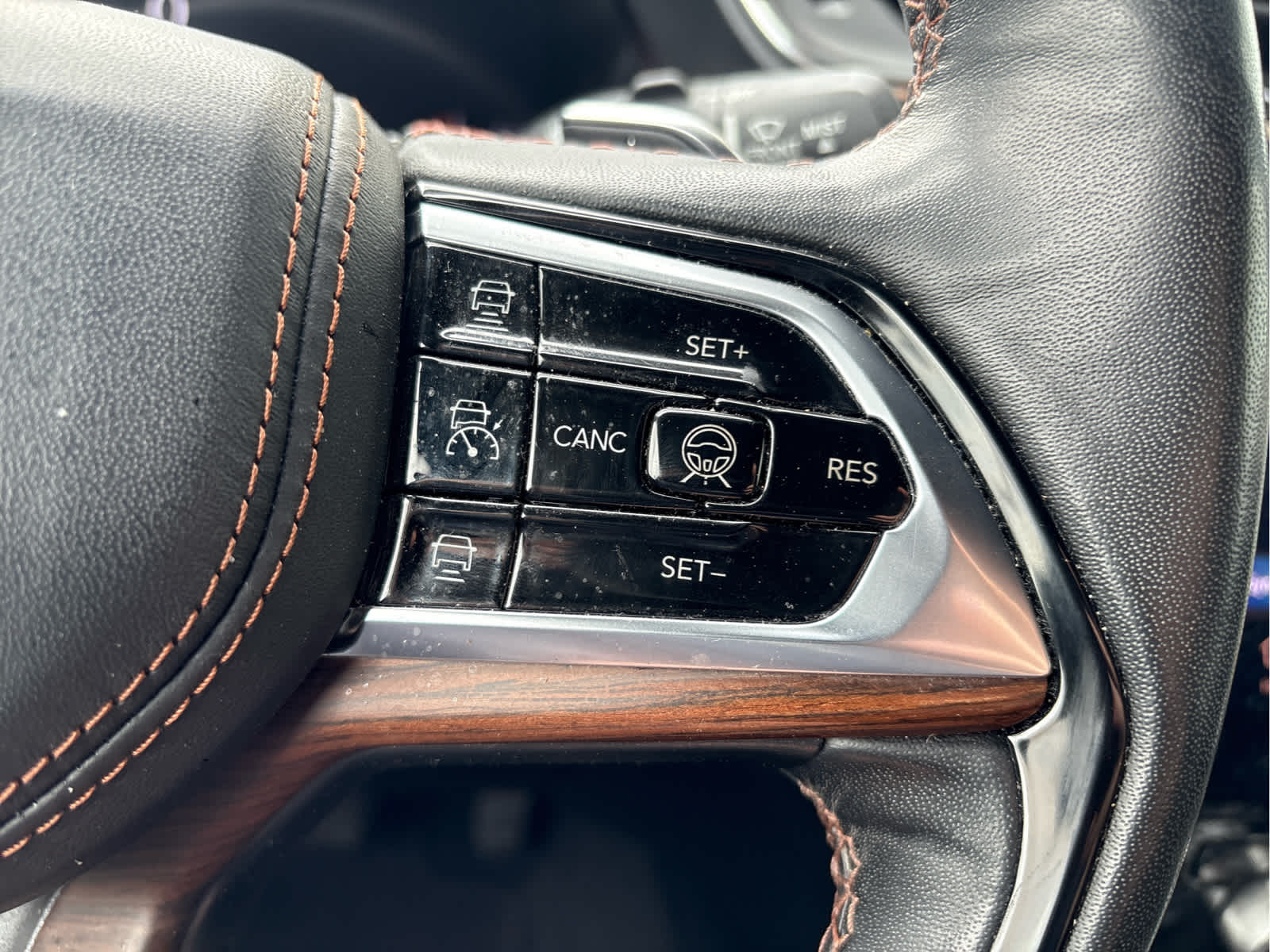 2023 Jeep Grand Cherokee Summit