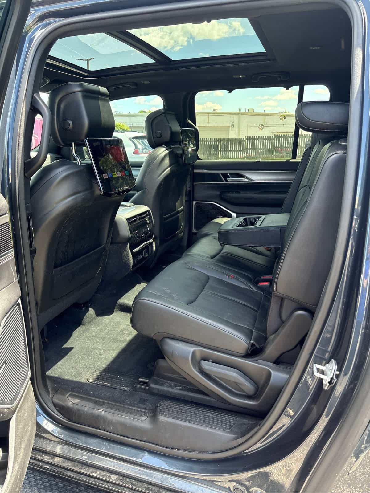 2023 Jeep Wagoneer L Series II Carbide