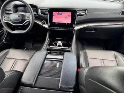 2023 Jeep Wagoneer Base