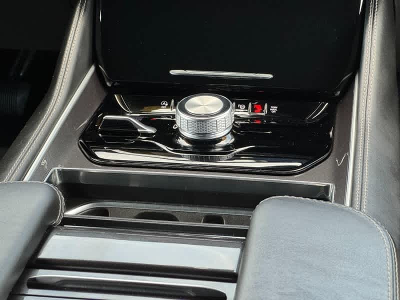 2023 Jeep Wagoneer Base