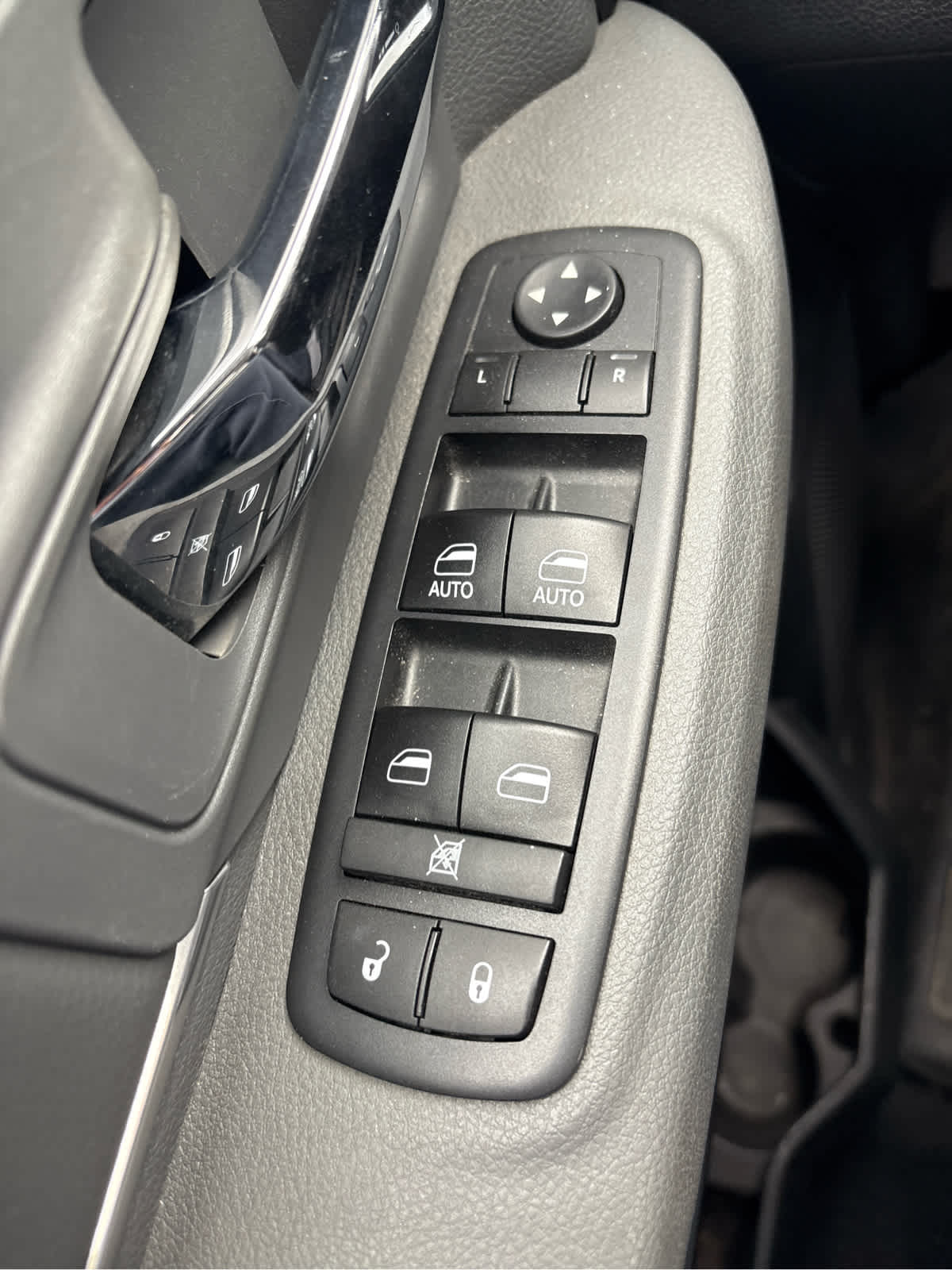 2017 RAM 1500 SLT Quad Cab 4x4 6'4' Box