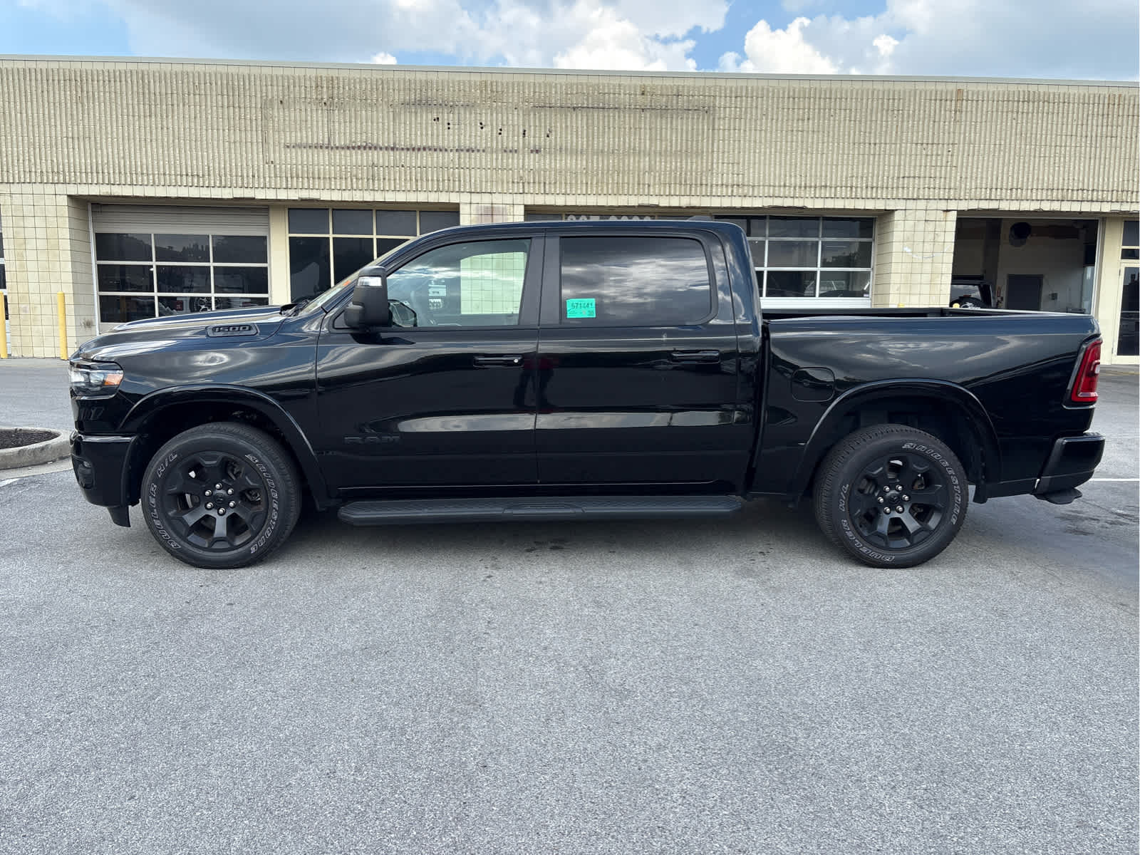 2025 RAM 1500 Big Horn Crew Cab 4x4 5'7' Box