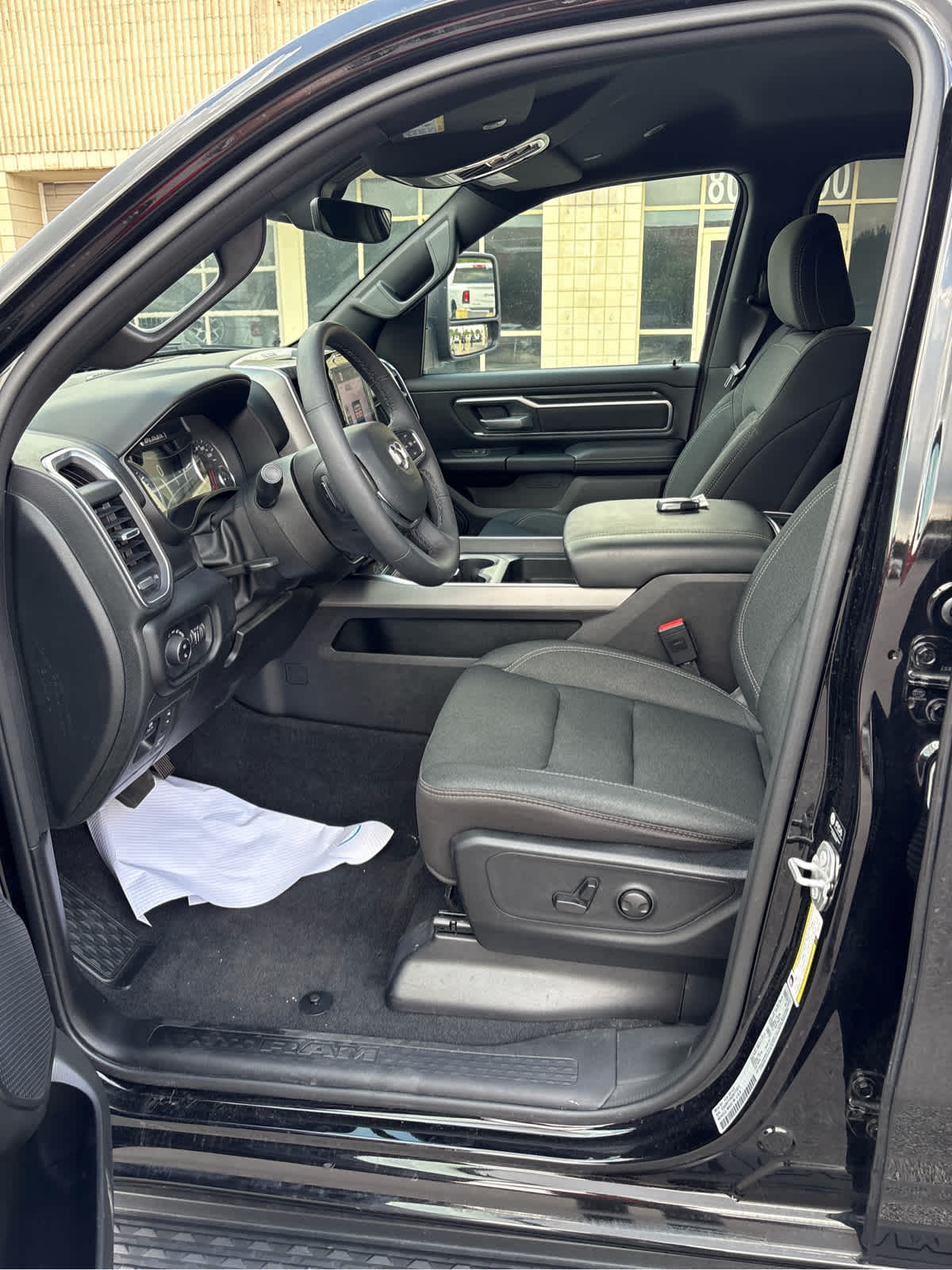 2025 RAM 1500 Big Horn Crew Cab 4x4 5'7' Box