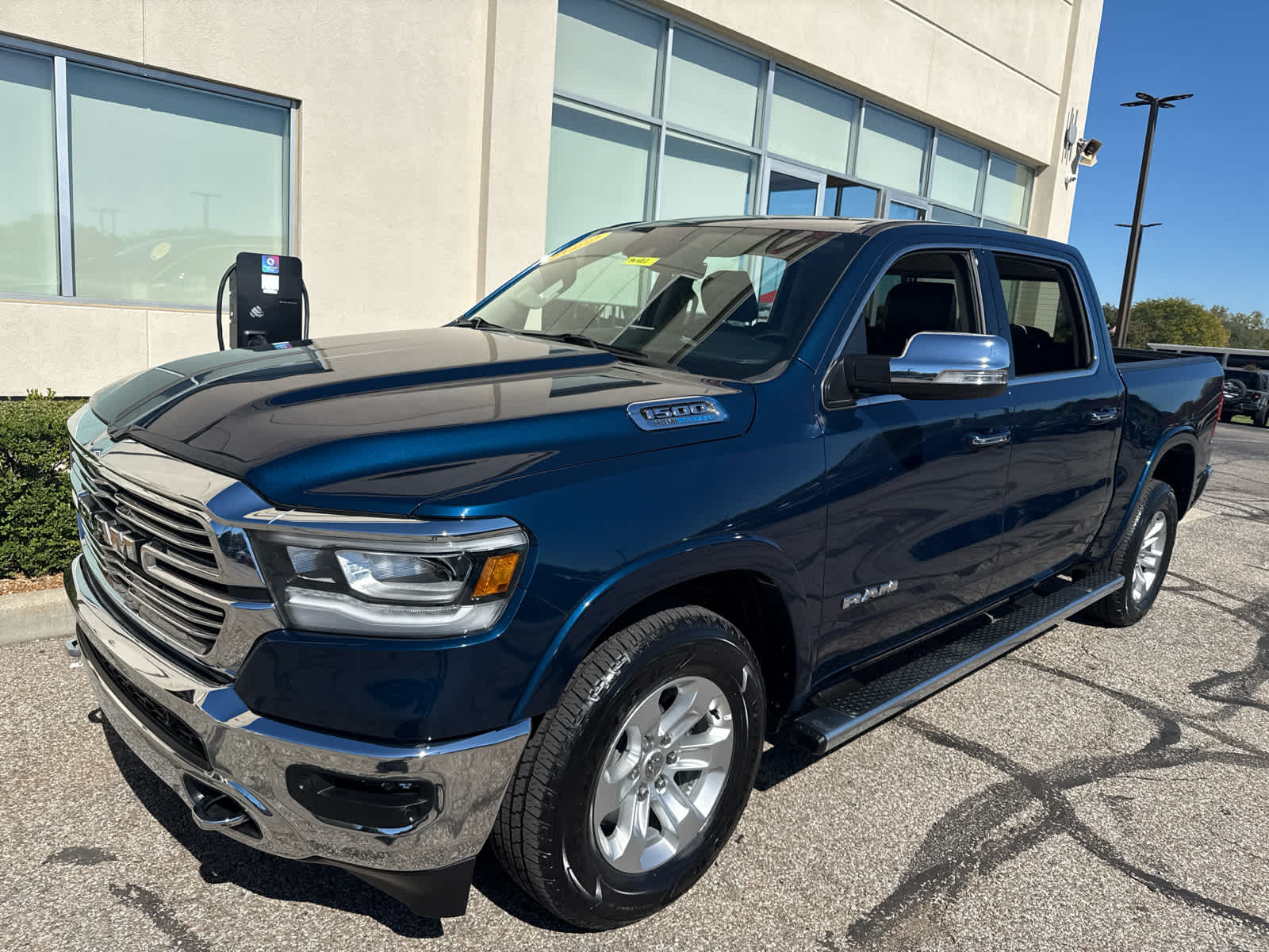 2022 RAM 1500 Laramie Crew Cab 4x4 5'7' Box