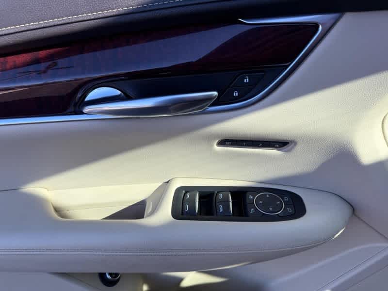 2017 Cadillac XT5 Luxury FWD