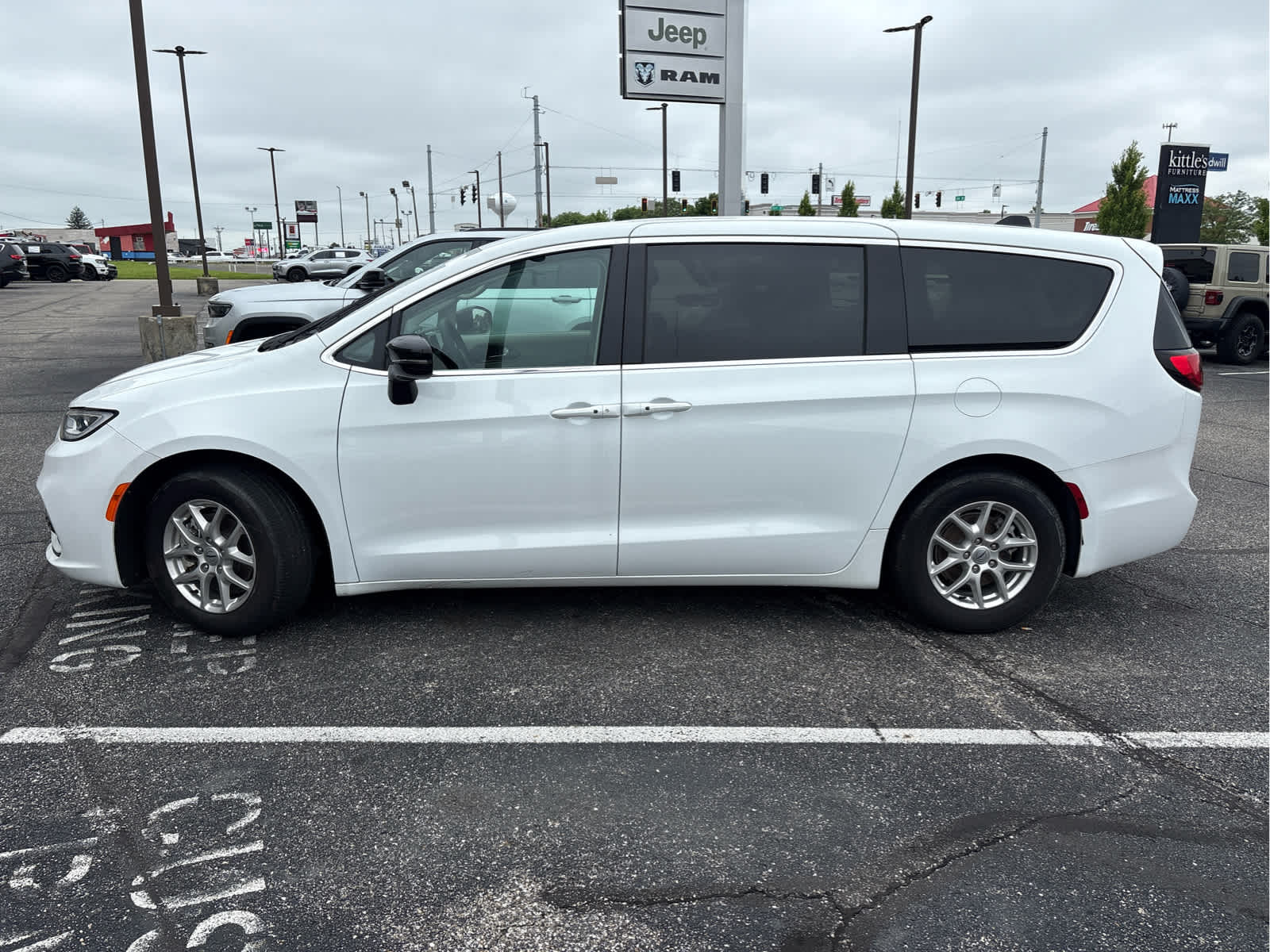 2024 Chrysler Pacifica Touring L