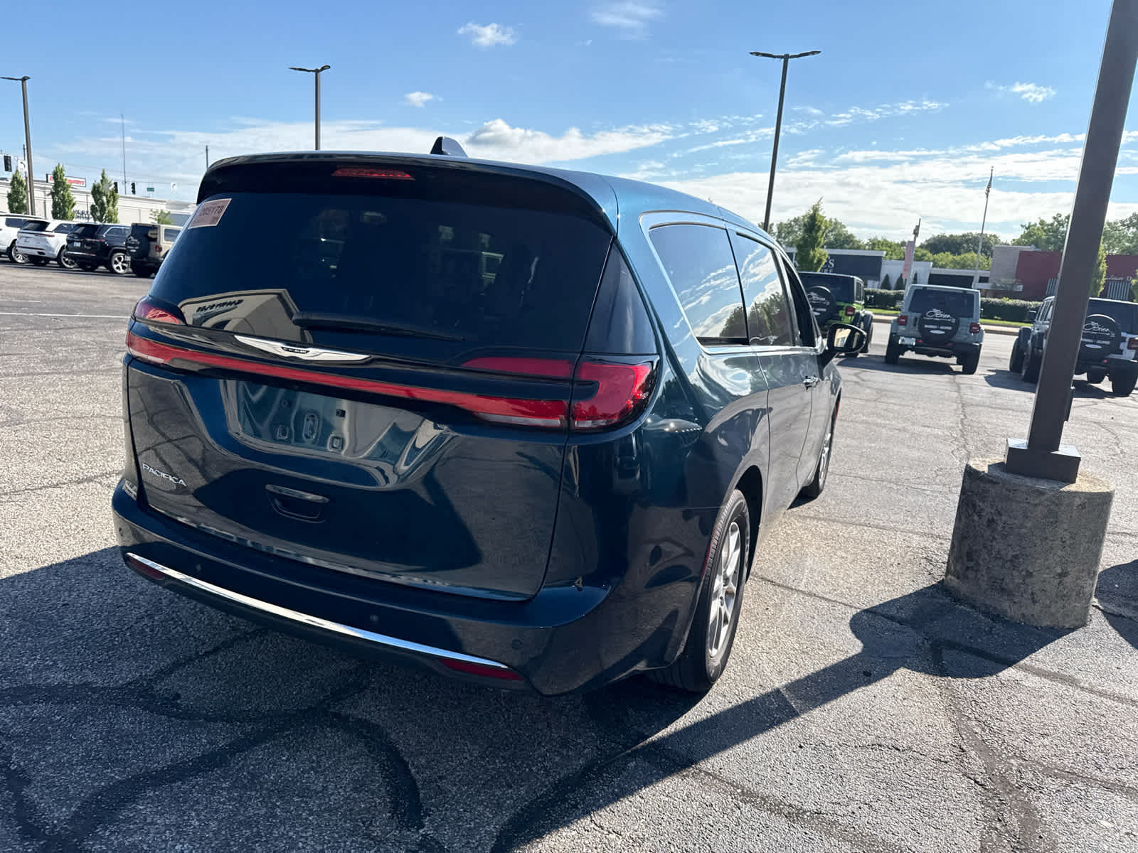 2025 Chrysler Pacifica Select