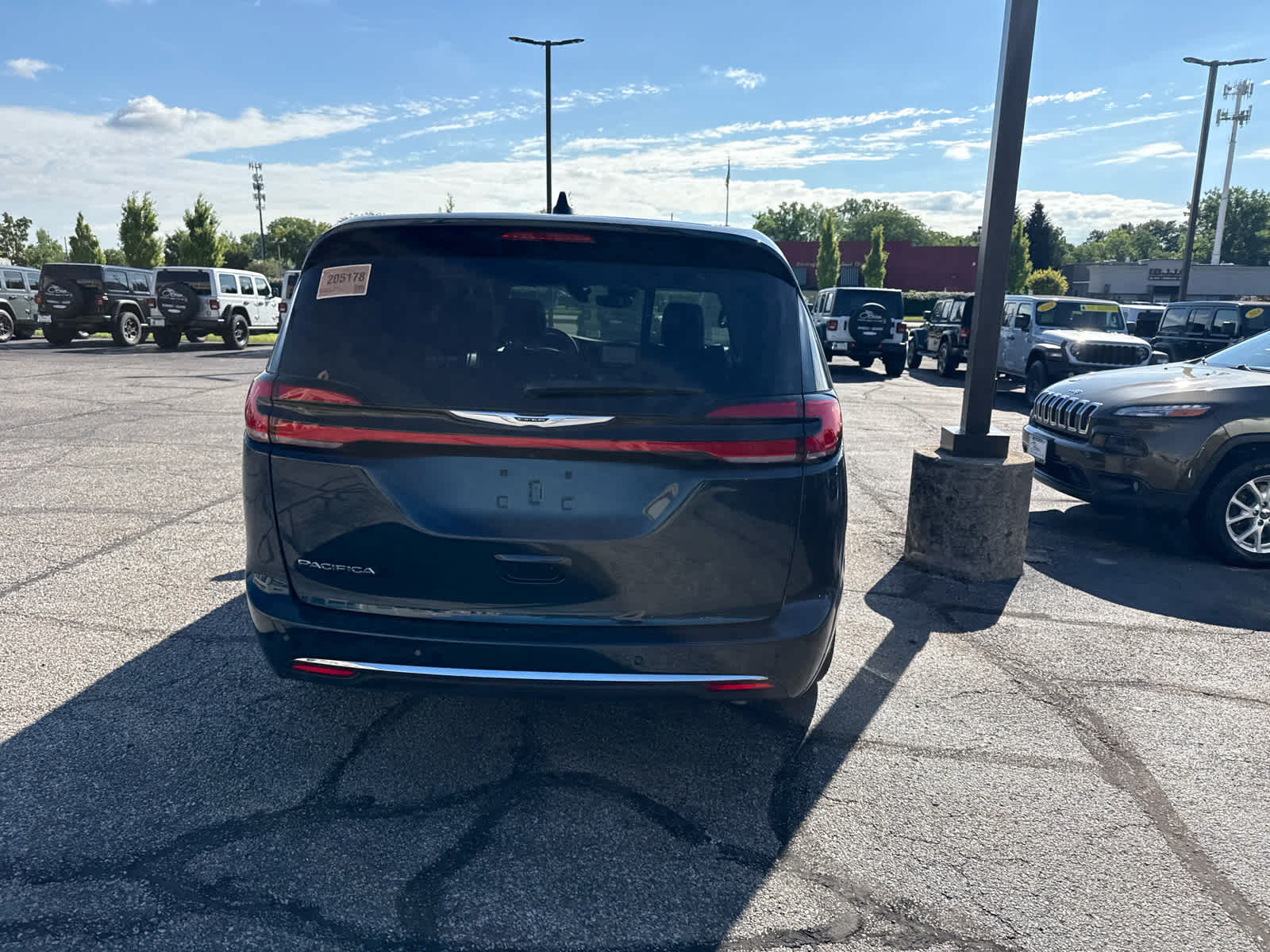 2025 Chrysler Pacifica Select