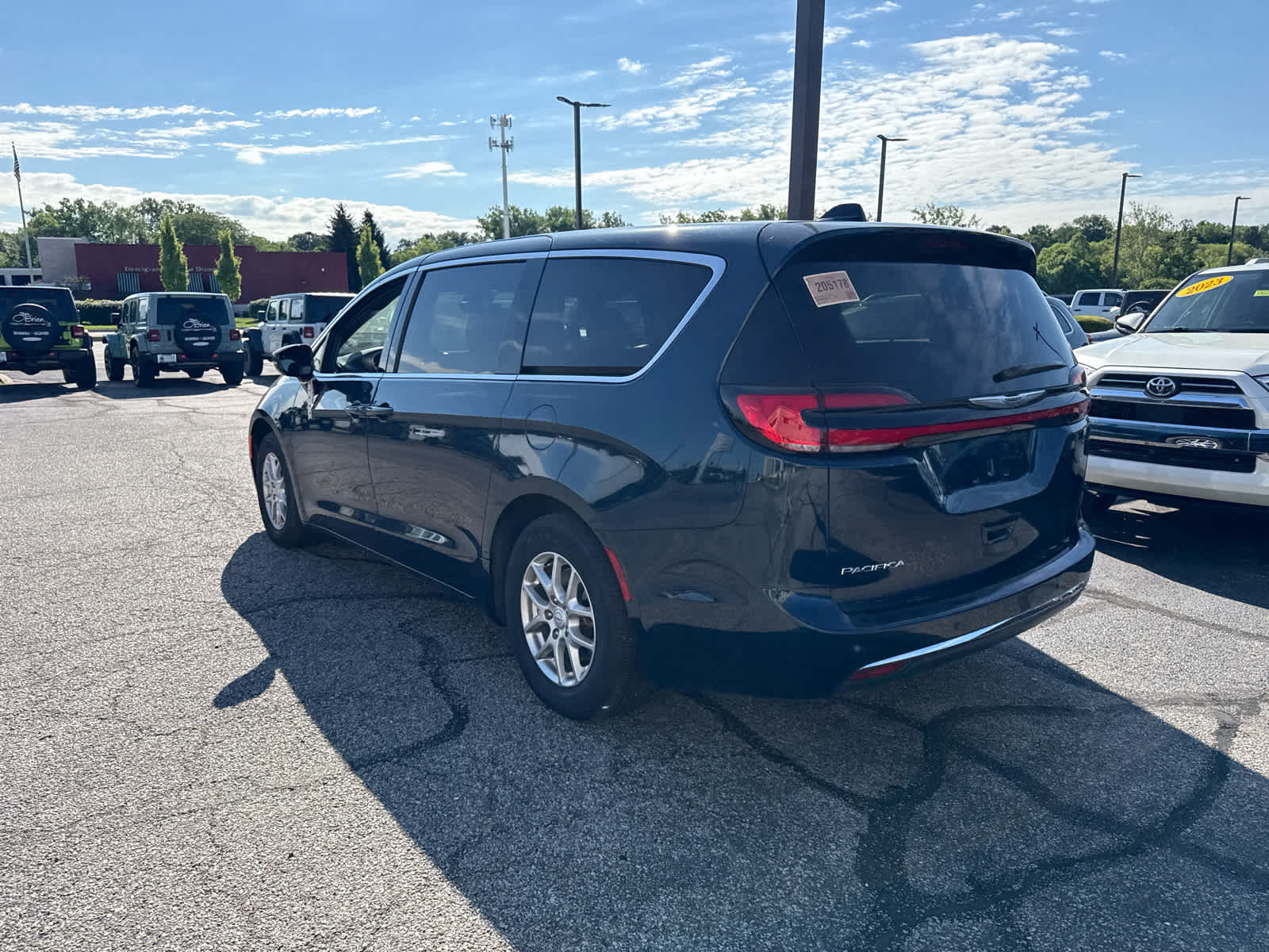 2025 Chrysler Pacifica Select