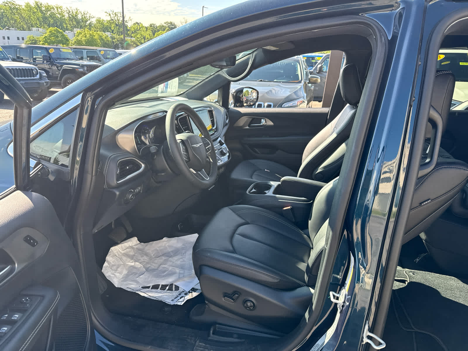 2025 Chrysler Pacifica Select