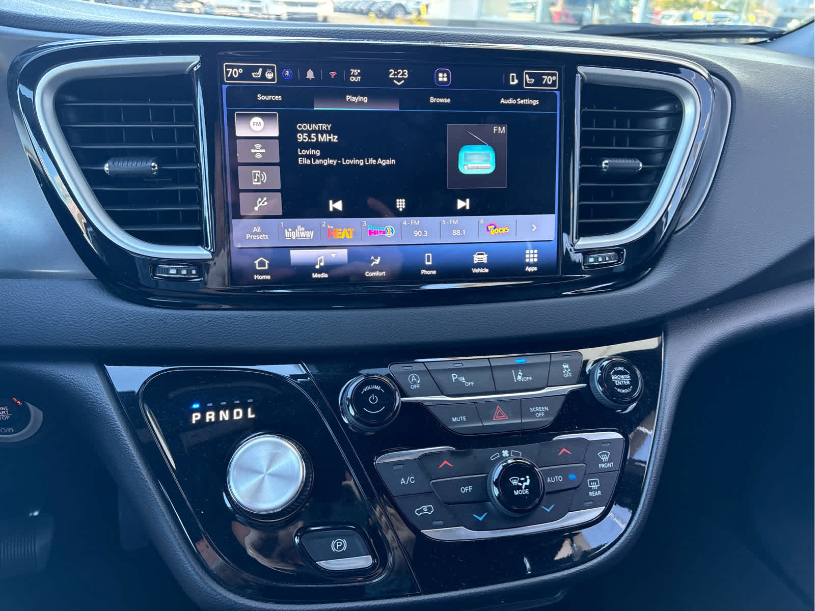 2026 Chrysler Pacifica Select