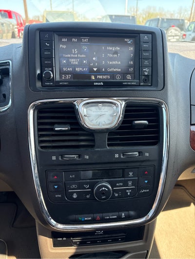 2016 Chrysler Town & Country Touring-L Anniversary Edition