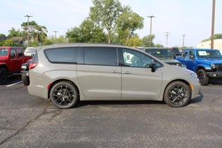 2023 Chrysler Pacifica Limited FWD in Indianapolis, IN - O'Brien Automotive Family