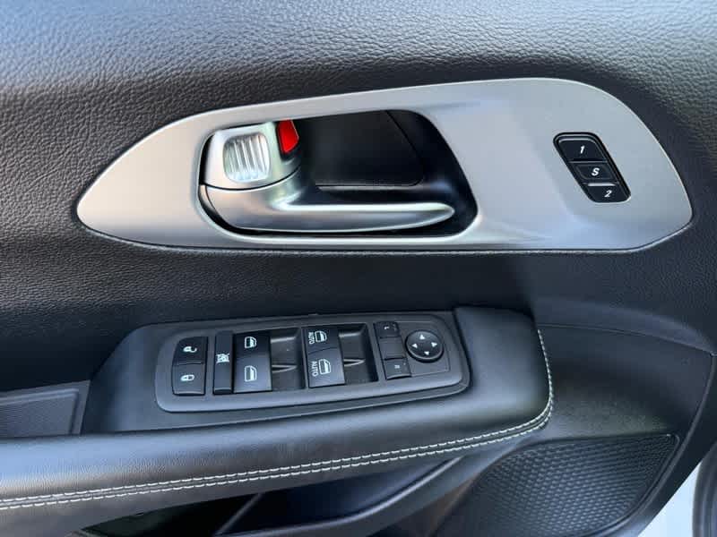 2022 Chrysler Pacifica Hybrid Touring L