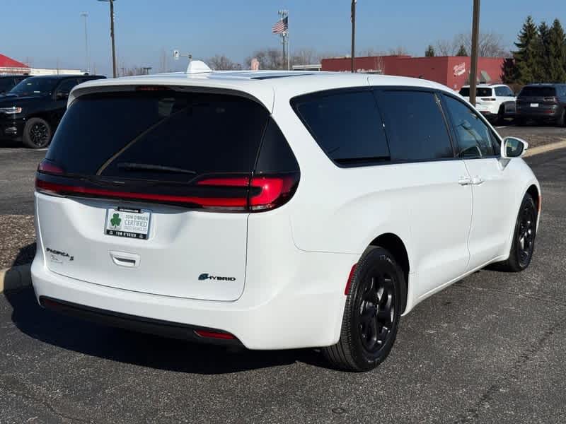 2022 Chrysler Pacifica Hybrid Touring L