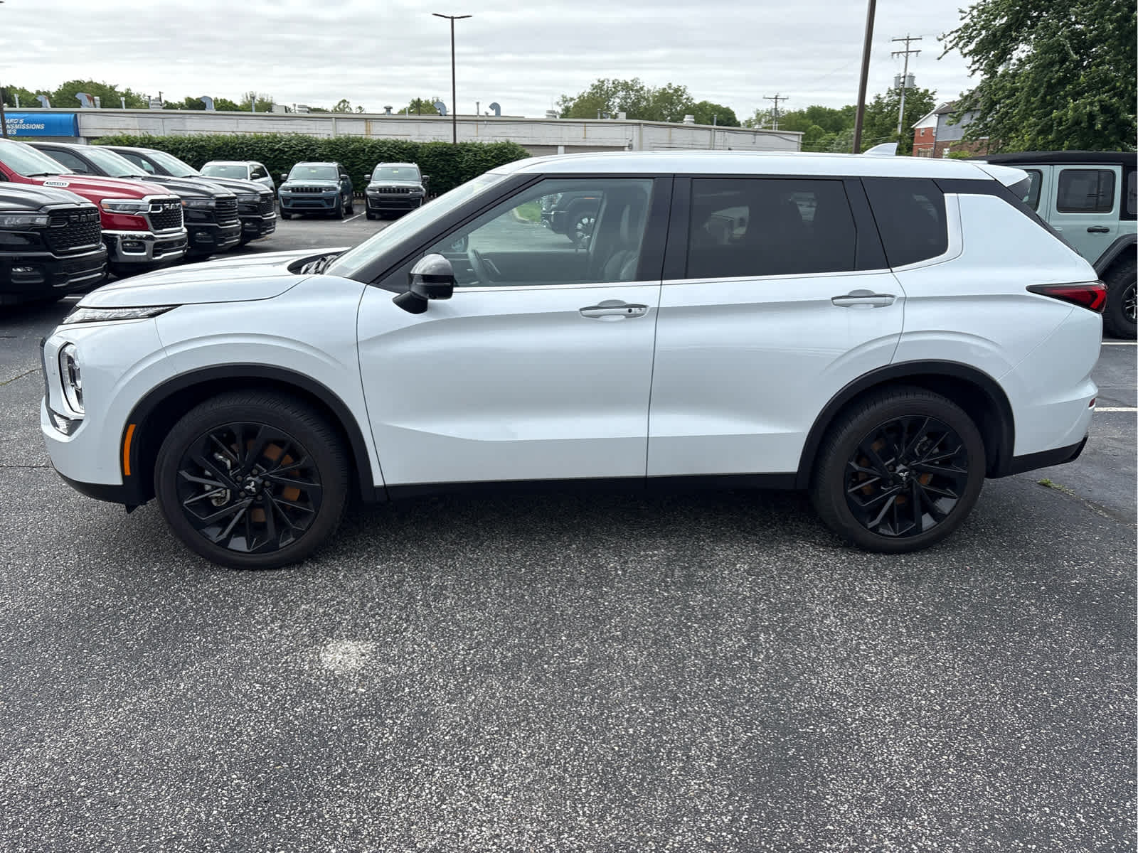 2024 Mitsubishi Outlander SE Black Edition