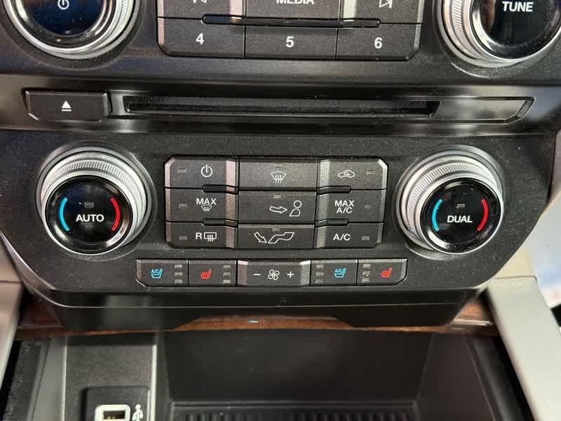 2017 Ford F-150 Platinum 4WD SuperCrew 5.5 Box