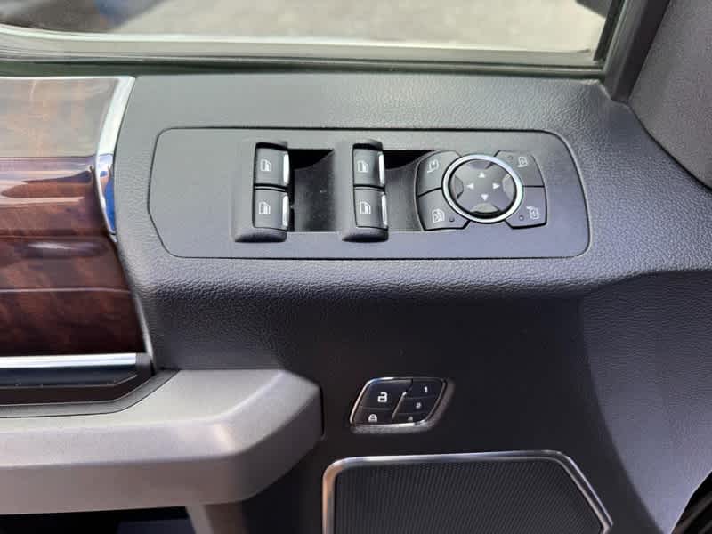 2017 Ford F-150 Platinum 4WD SuperCrew 5.5 Box