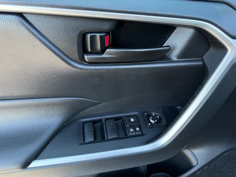 2020 Toyota RAV4 LE AWD