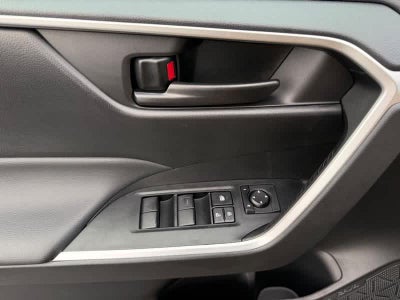 2025 Toyota RAV4 LE FWD