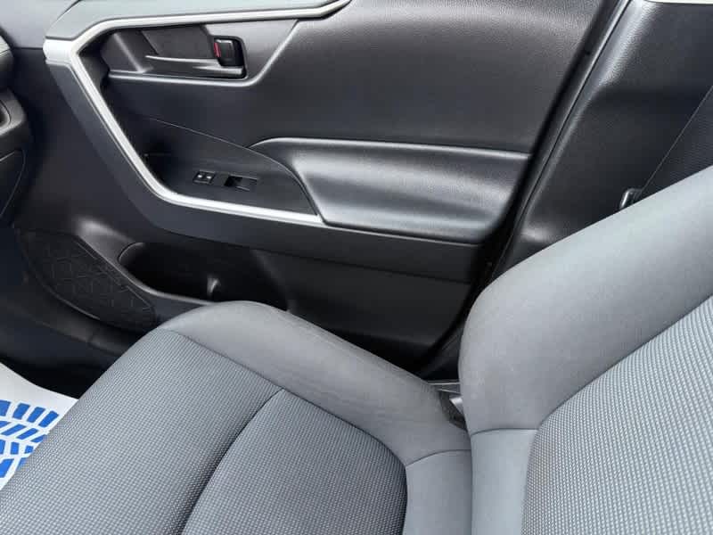 2021 Toyota RAV4 LE FWD