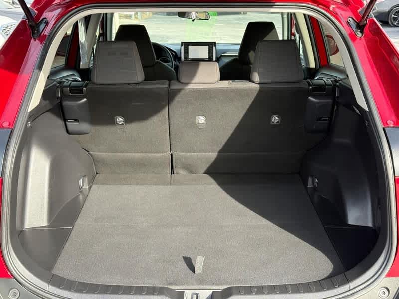 2021 Toyota RAV4 LE FWD