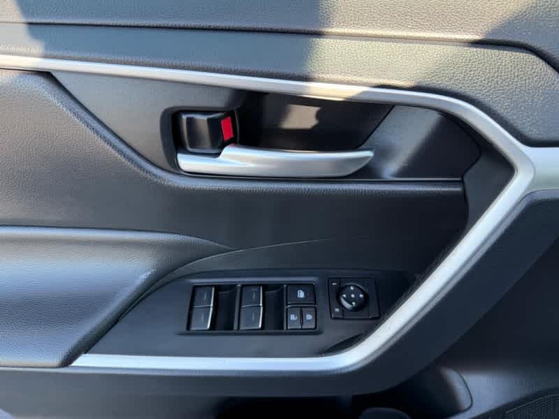 2025 Toyota RAV4 XLE FWD