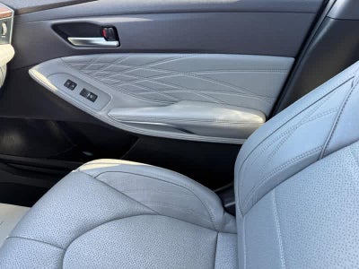 2019 Toyota Avalon Hybrid Limited